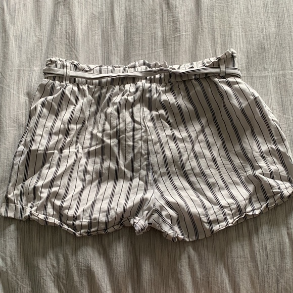 Ardene Paperbag Shorts With Tie - Picture 2 of 3